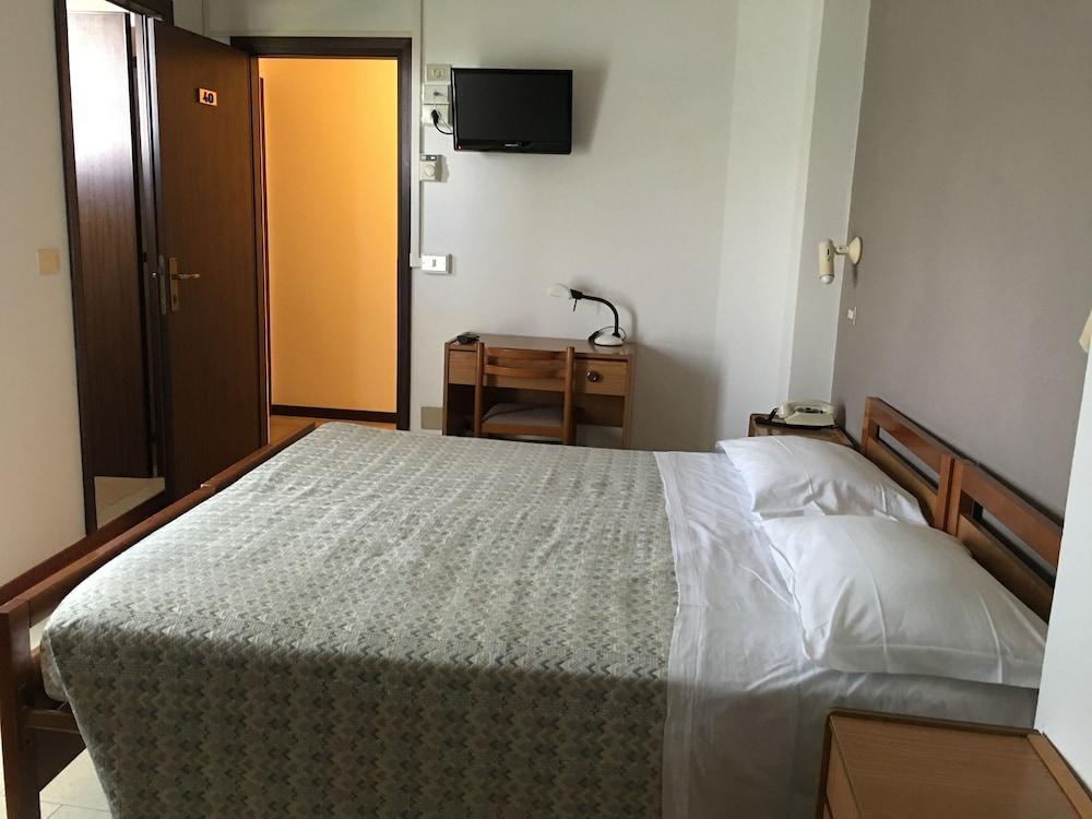 קרביה Hotel Plutone מראה חיצוני תמונה