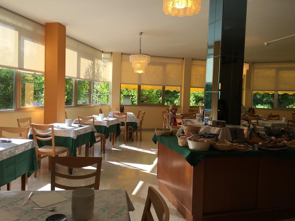 קרביה Hotel Plutone מראה חיצוני תמונה